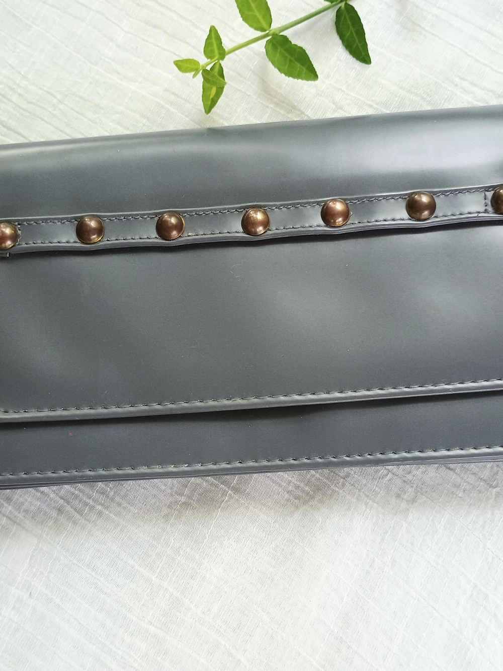 🌚 WHIMSIGOTHIC STYLE 🌚 VTG Gray Faux Leather Chi Elite Envelope Clutch, Mod